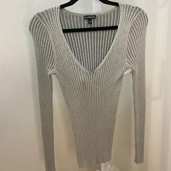 Express Ribbed V-Neck Sweater in Gray Womens Size Medium - Picture 2 of 4